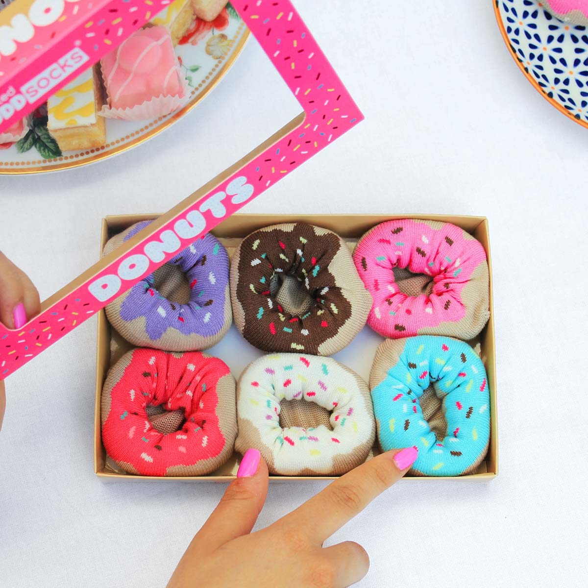 United Oddsocks Donuts 37-42, Zuckersüsse Donuts-Geschenkbox mit 6 Einzelsocken, produktansicht 3
