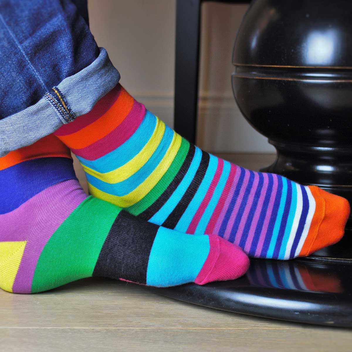 United Oddsocks The Sock Exchange Weekend 39-46, , Farbenfrohe Socken läuten das Wochenende ein, produktansicht 2